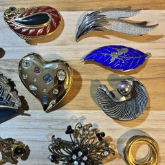 28 Pcs Brooch Pin Sweater Clip Jewelry Vintage Modern Lot
