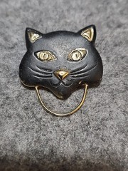 Black Cat Face Brooch Eye Glasses Holder Pin Sunglasses Eye Wear (C1)