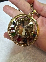Vtg Goldtone Round Pendant w/ Multicolor Stones w Chain Necklace 29in”