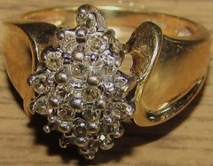VINTAGE 10K GOLD & DIAMOND CLUSTER RING, 3.1 grams, SIZE 5, SIGNED AM-G