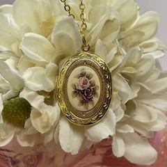 Vintage Style ROSE Cameo Locket Pendant Necklace Roman Woman Gold Tone Valentine