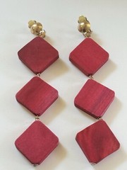 VTG Earrings Statement Clip Dangle Magenta Wood Chunky Shoulder Sweepers Rare