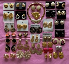 VINTAGE 1990’s DEADSTOCK 33 PIECE LOT EARRINGS NECKLACE BROOCH JEWELRY NOS