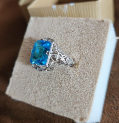 WOMAN’S BLUE TOPAZ & SILVER SQUARE RING FASHION RING SIZE 9