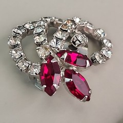 Vintage Hattie Carnegie Rhinestone Clip On Earrings Red Silver Tone Swirl 1 1/8″