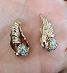 Vintage 1950s Hollywood Regency Jomaz Brooch Clip-on Earring Set Signed Sparkly