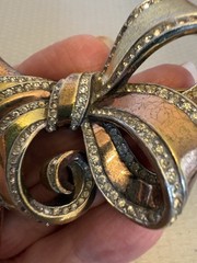 Retro Crown Trifari Bow Brooch Multi Tone Gold Pave Rhinestone 3D Double Ribbon