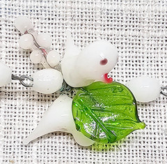 VTG Venetian Murano Glass White Bird/Green Leaves Necklace BIN03 DS36