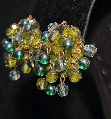 Vintage Vogue Signed Dangle Earrings Green Yellow Beaded Cluster Gold Tone 40mm