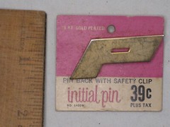 1x letter P vintage 18 KT. GOLD PLATED Pin Back w/ safety clip Initial pin NOS