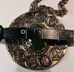 VINTAGE STYLE GOLD-TONE PENDANT NECKLACE ON LINKED 26″ BRIDED CHAIN