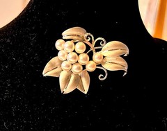 Vintage Sterling Silver Akoya cultured pearl brooch 1950 – 1960. Signed