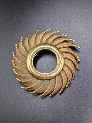 Vintage 1955 – 1968 HAR Textured Gold Tone Sunburst Brooch Pin 2 1/4″