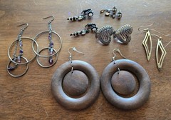 Lot of 25+ Pieces of Vintage & New Jewelry: Necklaces, Earrings, Bracelets, Etc