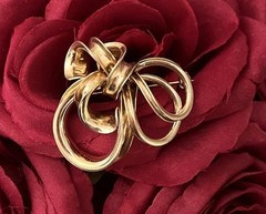 Vintage Love Knot Bow Ribbon Twist Gold Tone Brooch Pin