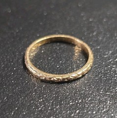Vintage Mid-Century Victorian Revival 10k Yellow Gold Tiny Petite Band Ring