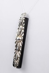 Elegant Danecraft 75mm Black Onyx Bar Pendant w/ Ball & Drop, 18″ Silver Chain