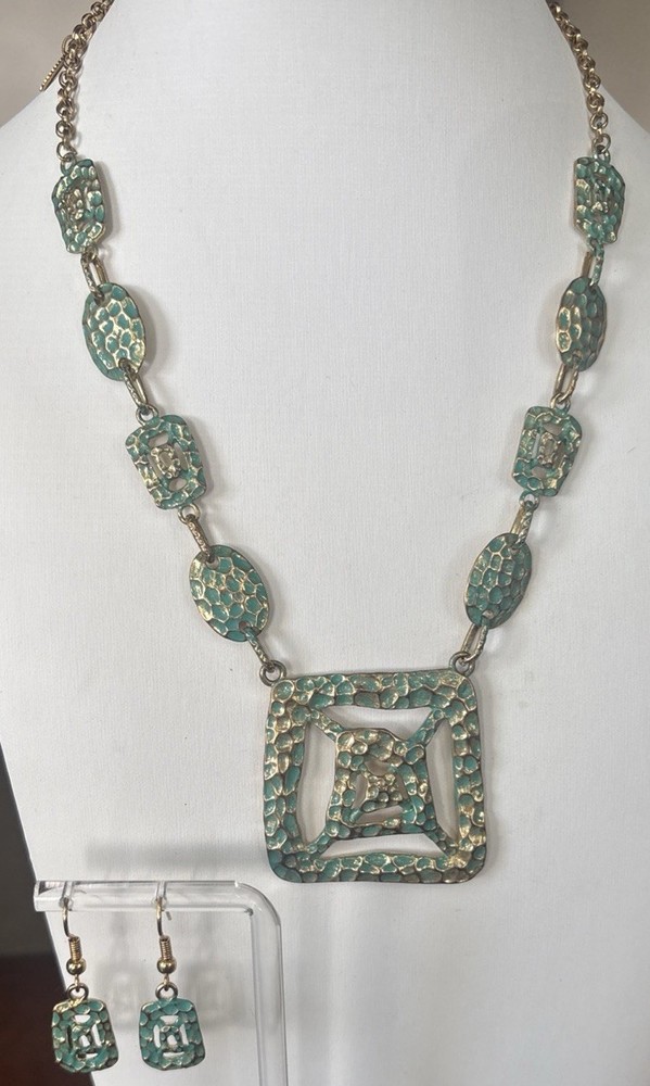 VTG VCLM Signed Victorian Hammered Statement Green & Gold Necklace & Earring Set