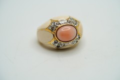 Vintage UNIQUE 18k HGE Fauk Angel Skin Coral Cream Enamel Ring Size 6.25 JB49