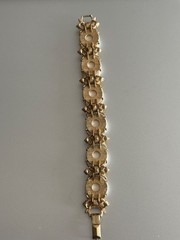 Vintage Sarah Coventry White Lucite and Rhinestones Gold Tone 7 inches Bracelet