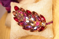 Vtg. Juliana Style Brooch Red AB Marquise Rhinestone Leaf Gold Tone 2.25″