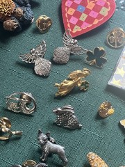 Brooch and pin lot Stickpin Brooches Gold Silver Tone Metal Mixed Materials Vtg