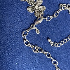Vintage‑Style Silver Filigree Floral Necklace –Rhinestones Adjustable Length