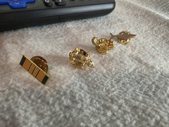 Lot of 4 Vintage Gold Tone Lapel Pins Tie Tacks Alligator Shark Scorpion Bar