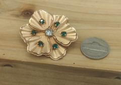 Vintage Gold Tone Flower Green Rhinestone Brooch Pin Pendant