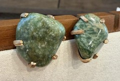 Kramer Vintage Irregular Shape Green Stone Gold Tone Clip On Earrings 1”