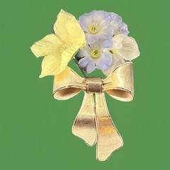 Avon Special Bouquet Corsage Pin Brooch Vintage Mother’s Day Spring Easter 1980