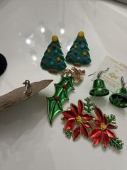 Vtg CHRISTMAS JEWELRY LOT Brooch Dangle Earrings Bells Tree Holly Wreaths