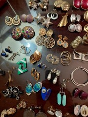 Fabulous vintage earrings 1960’s Lot. ( 108 Pcs )