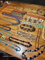 A1 Lot of 29 Vintage Modern NECKLACE Costume Jewelry Fashion Glass Beads Choker