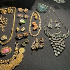 Vintage Rhinestone Jewelry Lot (High End Pieces) See Description
