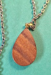 Vintage Inlaid MOTHER OF PEARL & WOODEN Pendant And Necklace in Gold Tone