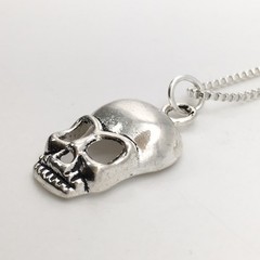 Silver Tone Costume Skull Charm Pendant Box Chain Necklace 18” #19