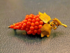 ANTIQUE VICTORIAN CORAL GRAPE BUNCH BROOCH-GILDED 800-FRUIT
