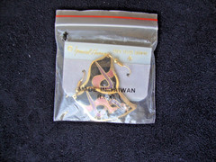 VINTAGE SAMUEL HUANG CLOISONNE HOOK DANGLE EARRINGS BLACK PINK & PURPLE ENAMEL