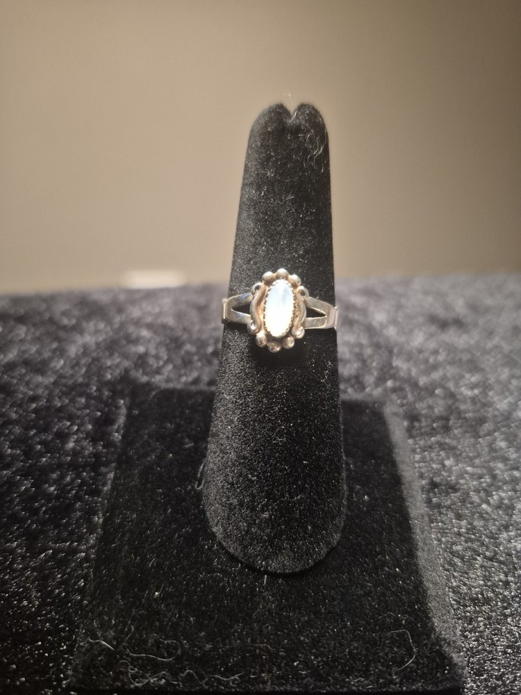 Vintage Sterling MOP Southwestern Style Ring