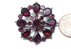 ANTIQUE ENGLISH GEORGIAN PERIOD 9K GOLD ALMANDINE GARNET BROOCH c1820
