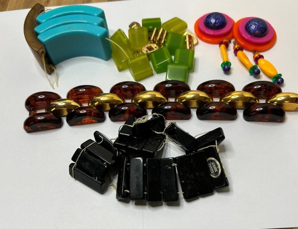 Vintage Hard Plastic & Lucite Harvest Refurbish Repair Repurpose Jewelry lot #15