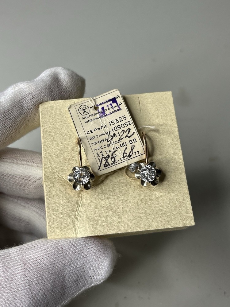 USSR 583 Gold Earrings Garnet Flower Design NOS Soviet Russian Jewelry Tag 4.22g