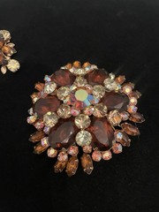 Vintage Gold Tone Root Beer RHINESTONES BROOCH AB & Clear W/CLIP ON EARRINGS