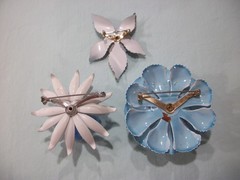 ViNTaGE 3 PiEcE MeTaL ENaMeL **BLUES/RHINESTONE** FLoWeR PiN CoLLeCTiOn / LoT