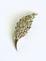 VTG Estate Find Francois Coro Gold Tone Large Leaf Shape Signed Brooch 3.5”H