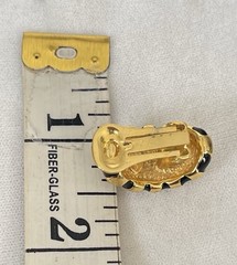 Vtg Signed Graziano Raised Gold Tone Design & Black Enamel Clip On Earrings 1”
