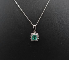 Vintage 0.30ct Colombian Emerald 0.18ct Diamond Platinum Chain Necklace