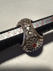 Vintage Carnelian (Aqeeq/Agate) Seal Ring – Ornate Floral Silver-Tone Band