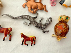 Novelty Vtg Animal Brooch Pin Lot 20 Birds Dogs Horse Insects Rhinestones Lizard